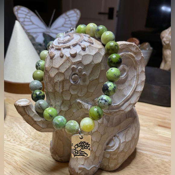 Australian Jade Chrysoprase (8 mm) with Silver Spacers and Charm - Picture 1 of 11